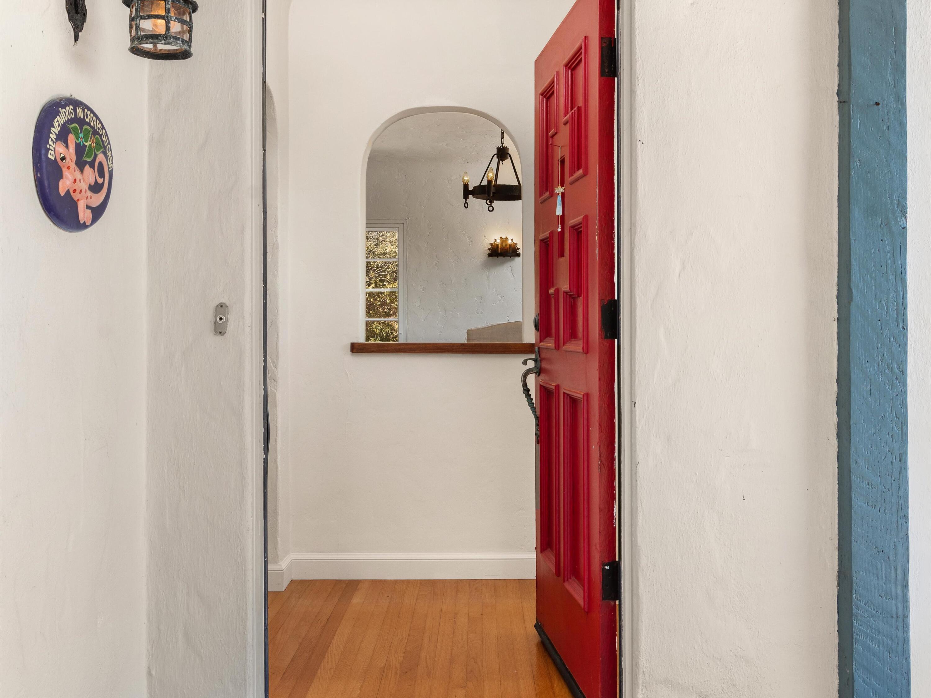 Front entry, foyer with niche opening