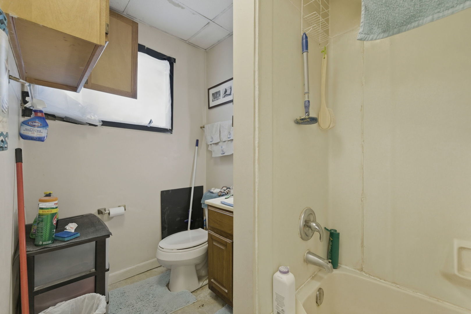 1709 South State Street Lockport, IL 60441 - Photo 22 of 26 a bathroom with a toilet a sink and bathtub