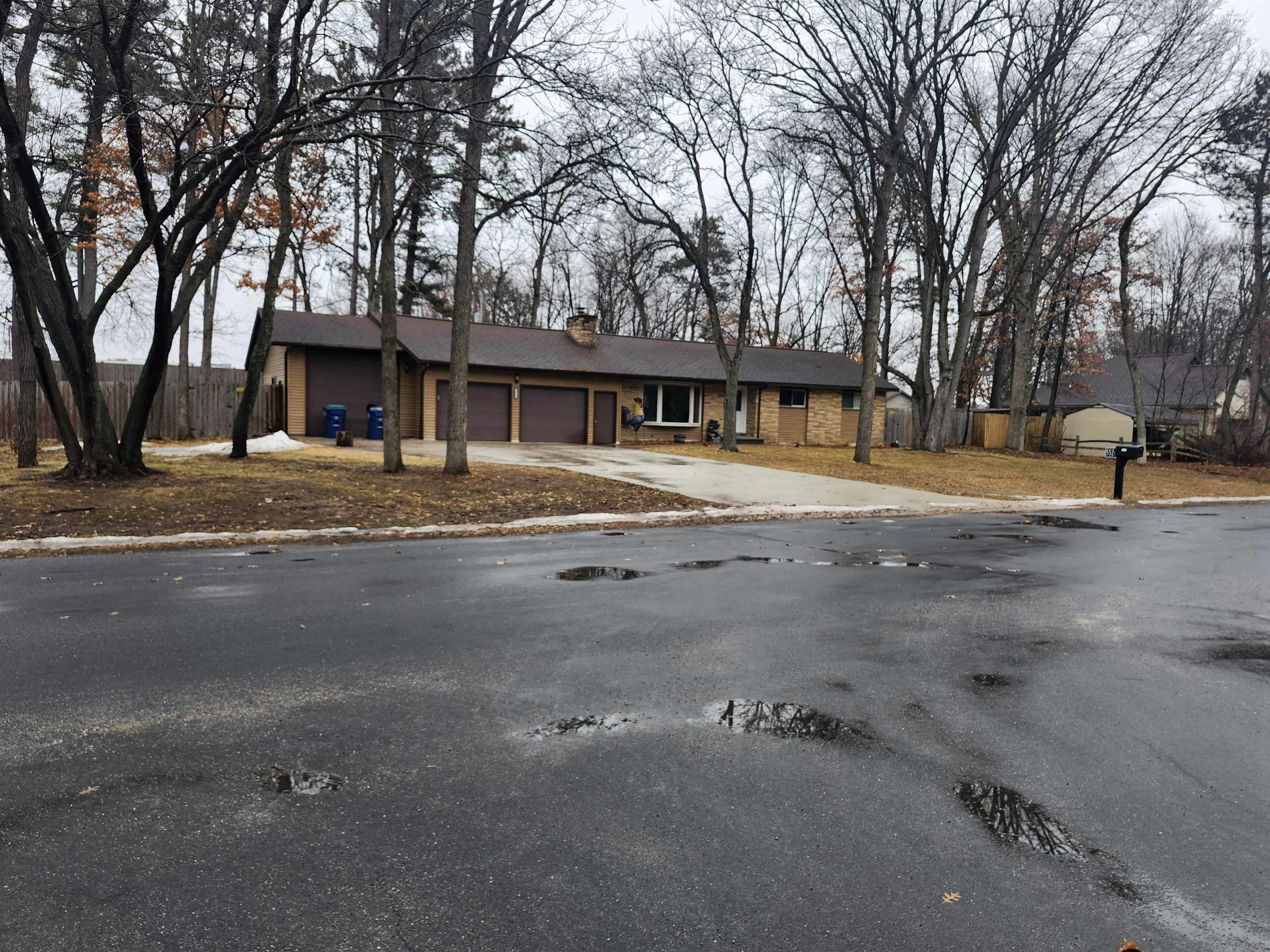 5526 Ellis Street Stevens Point, WI 54482 - Photo 2 of 35