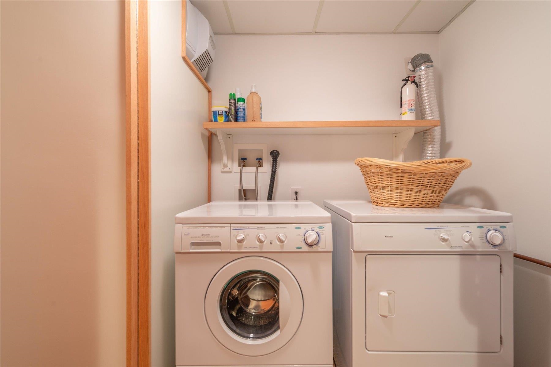 15009 Ski Slope Way Truckee, CA 96161 - Photo 19 of 28 a utility room with dryer and washer