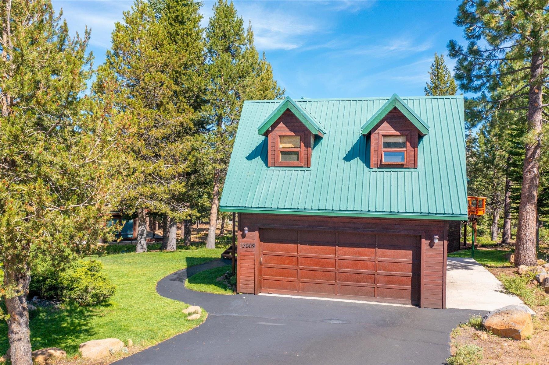 15009 Ski Slope Way Truckee, CA 96161 - Photo 21 of 28 a front view of a house with a yard