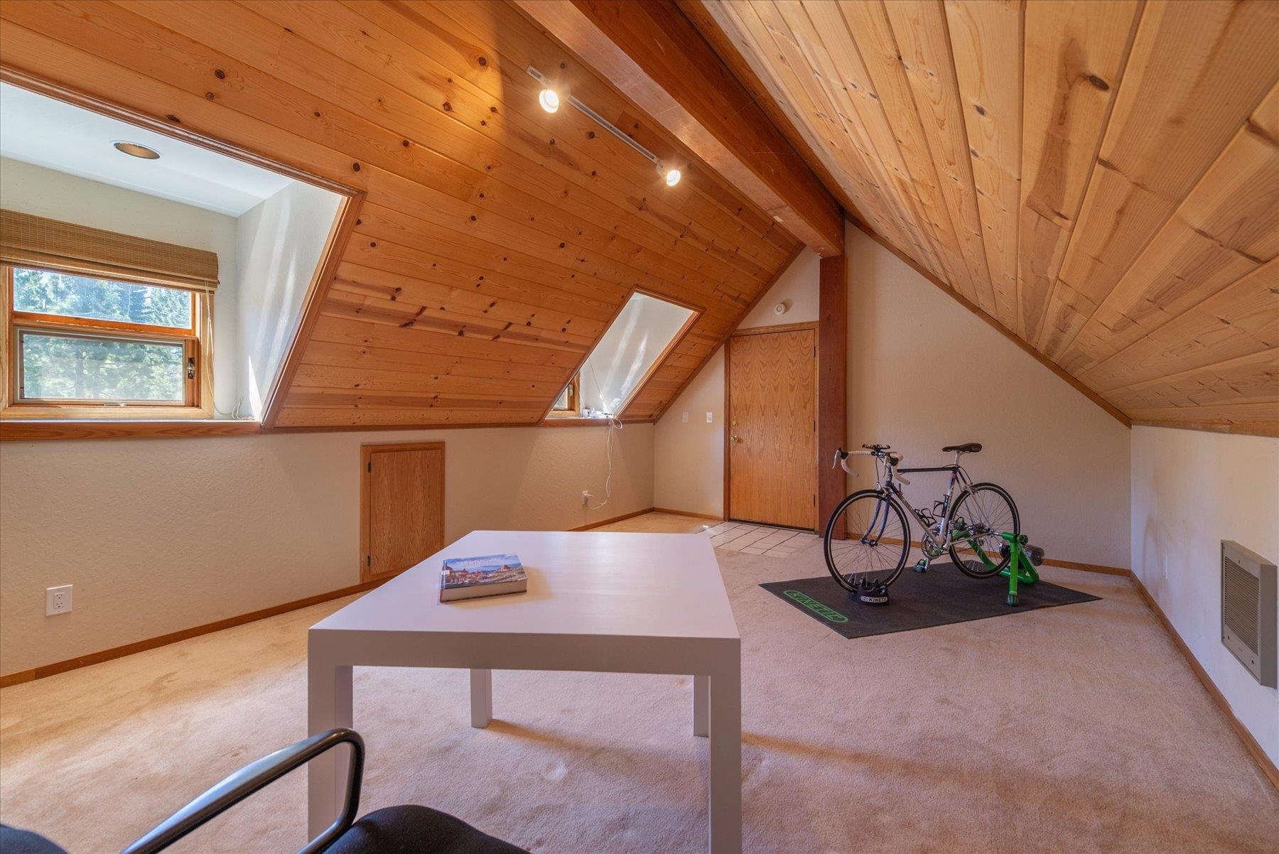 15009 Ski Slope Way Truckee, CA 96161 - Photo 23 of 28 a hallway with a table and a potted plants