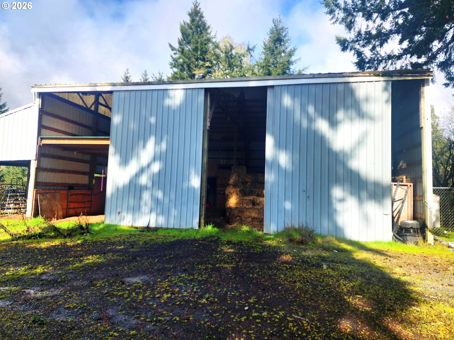 85106 Territorial Highway Eugene, OR 97402 - Photo 16 of 48 a backyard of a house