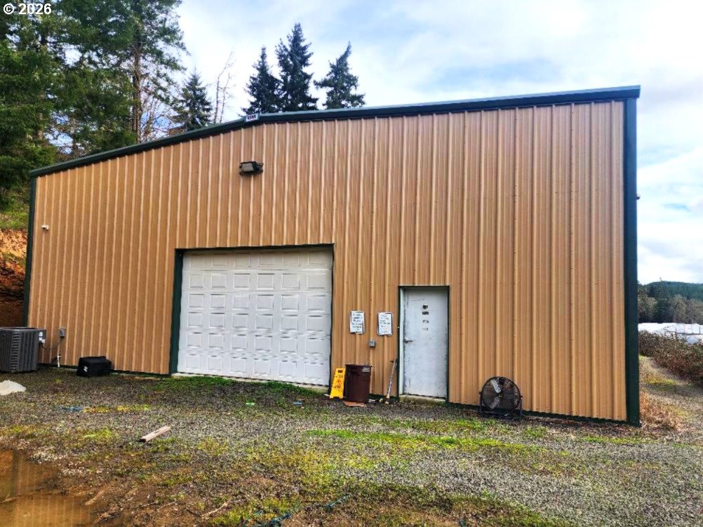 85106 Territorial Highway Eugene, OR 97402 - Photo 19 of 48 a view of outdoor space and yard