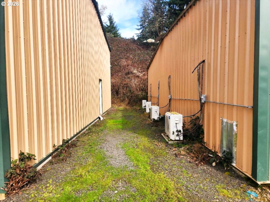 85106 Territorial Highway Eugene, OR 97402 - Photo 38 of 48 a view of a backyard with wooden fence