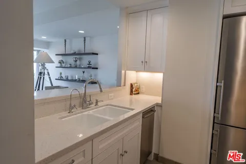 $1,149,000 | 1155 North La Cienega Boulevard, Unit 509, West Hollywood, CA 90069