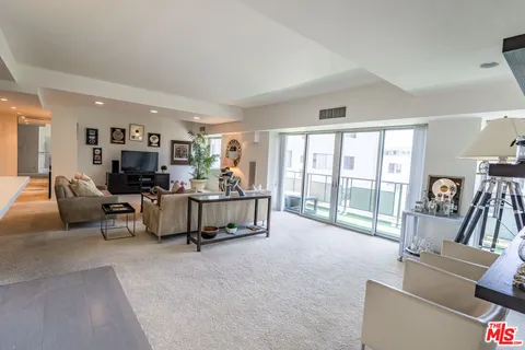 $1,149,000 | 1155 North La Cienega Boulevard, Unit 509, West Hollywood, CA 90069