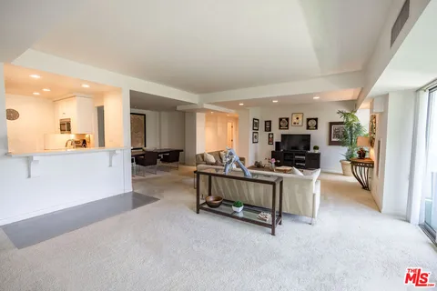 $1,149,000 | 1155 North La Cienega Boulevard, Unit 509, West Hollywood, CA 90069