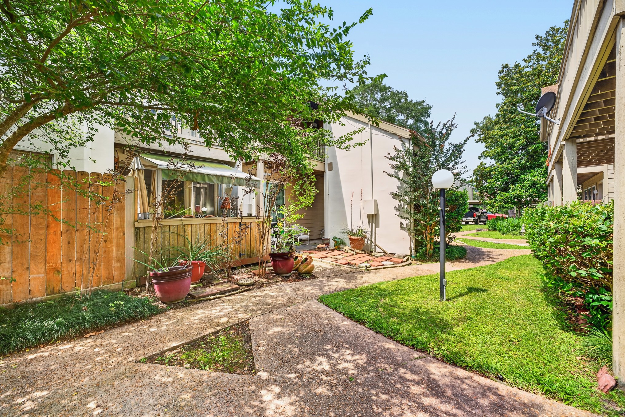 2100 Tanglewilde Street, Unit 225 Houston, TX 77063 - Photo 4 of 36