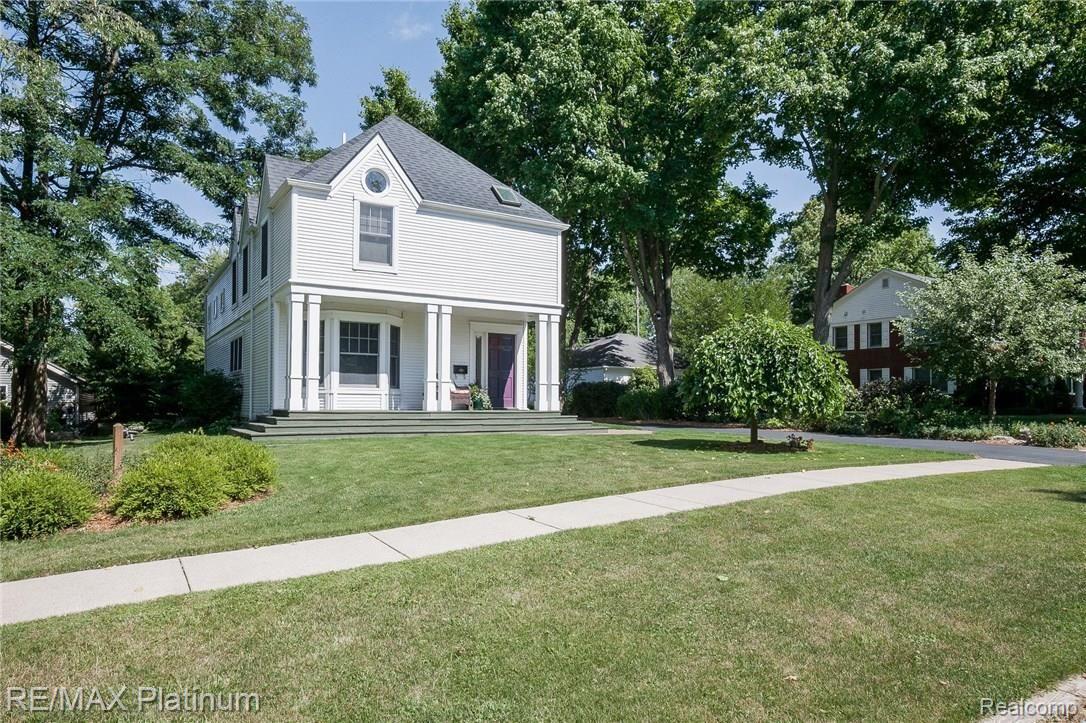 209 South Tompkins Street Howell, MI 48843 - Photo 2 of 36 001-Front_View-3038542-medium.jpg