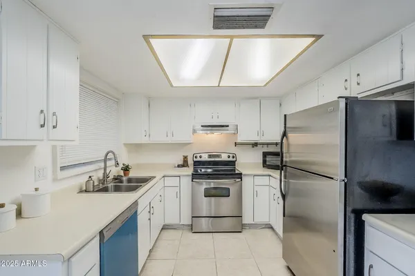 $330,000 | 16 West Loma Vista Drive, Unit 104, Tempe, AZ 85282
