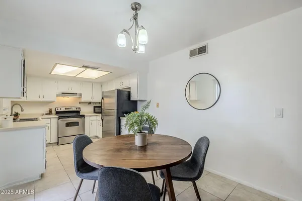 $334,900 | 16 West Loma Vista Drive, Unit 104, Tempe, AZ 85282