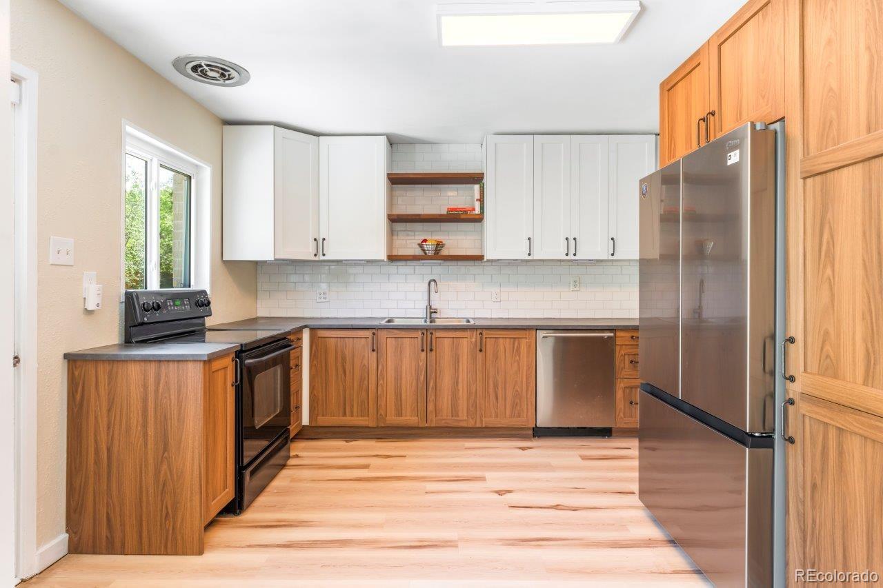 956 Racine Street Aurora, CO 80011 - Photo 10 of 25