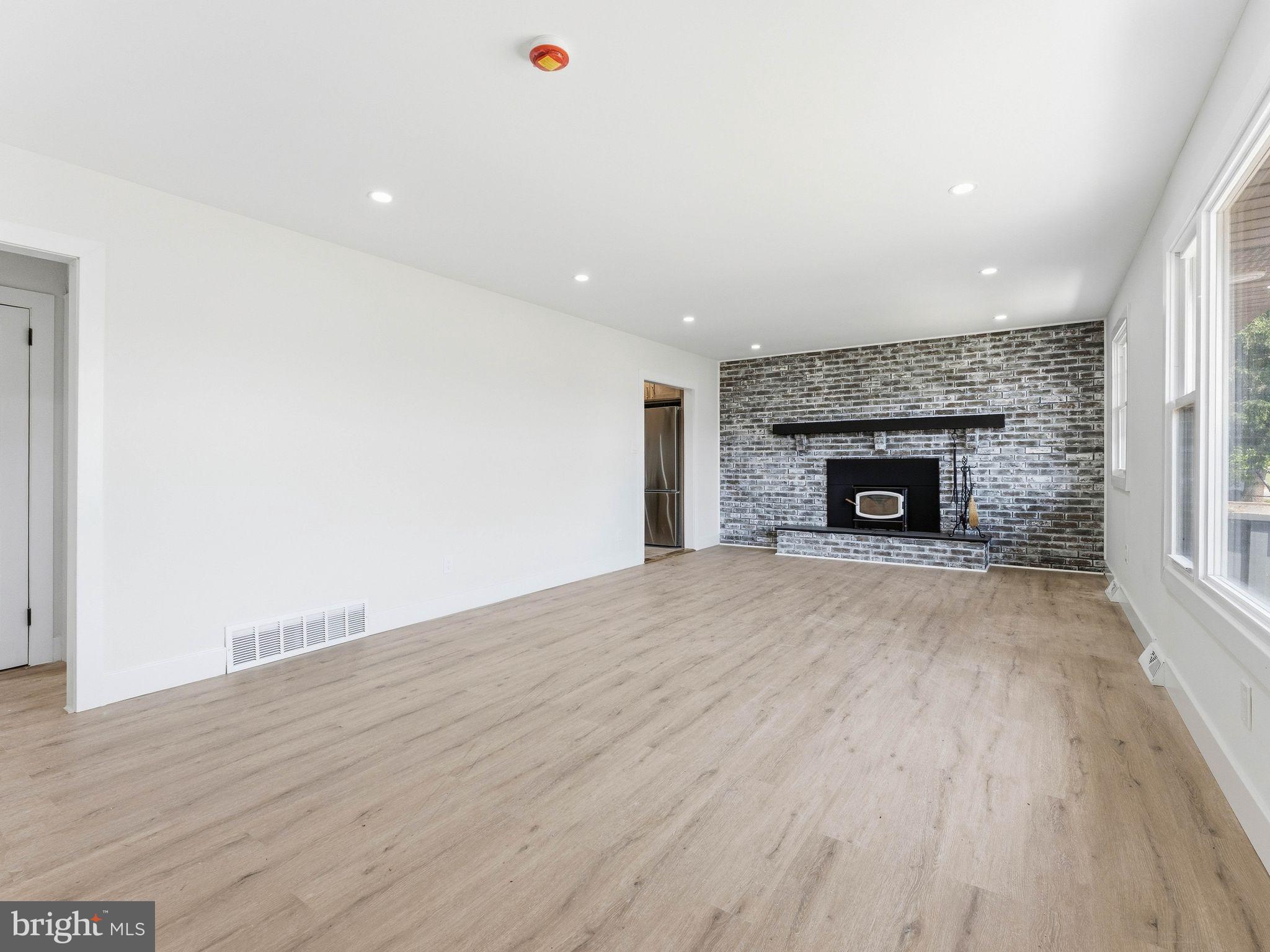 513 Jefferson Street Riverside, NJ 08075 - Photo 4 of 29