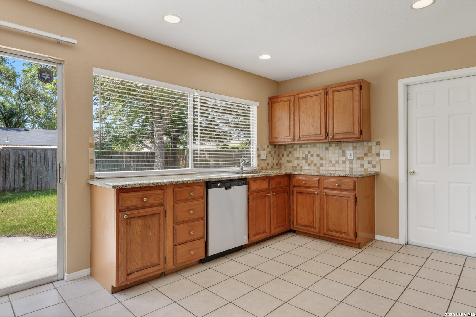 6842 Spring Manor Street San Antonio, TX 78249 - Photo 7 of 20