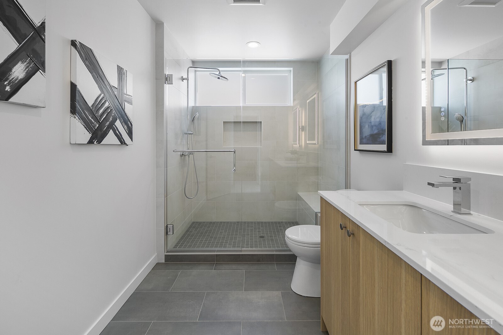 8831 C Wallingford Avenue North Seattle, WA 98103 - Photo 13 of 26