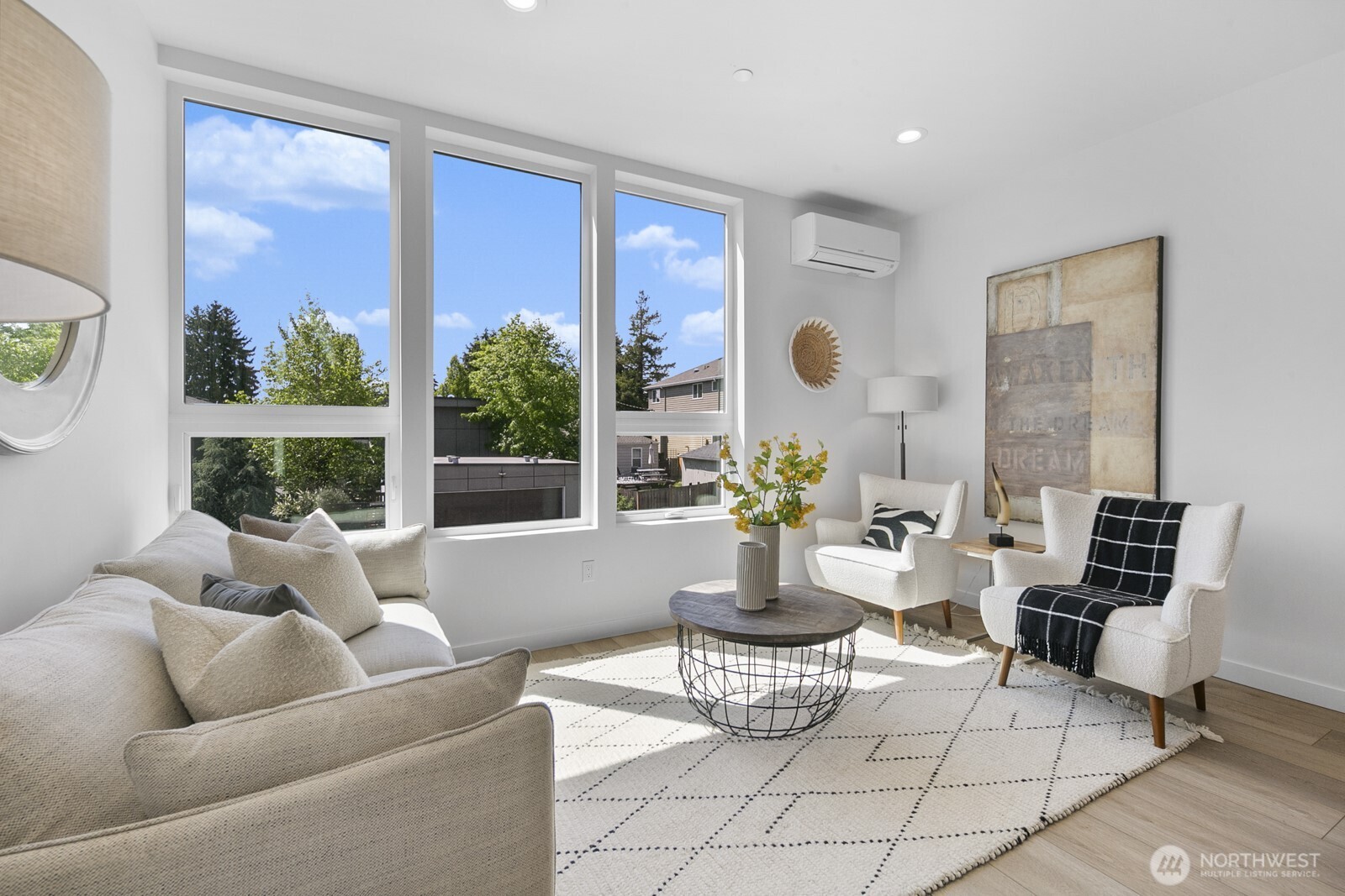 8831 C Wallingford Avenue North Seattle, WA 98103 - Photo 2 of 26