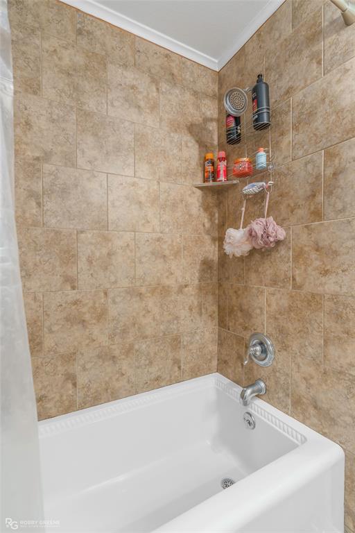 803 Drew Lane Minden, LA 71055 - Photo 24 of 33 a bathroom with a bathtub