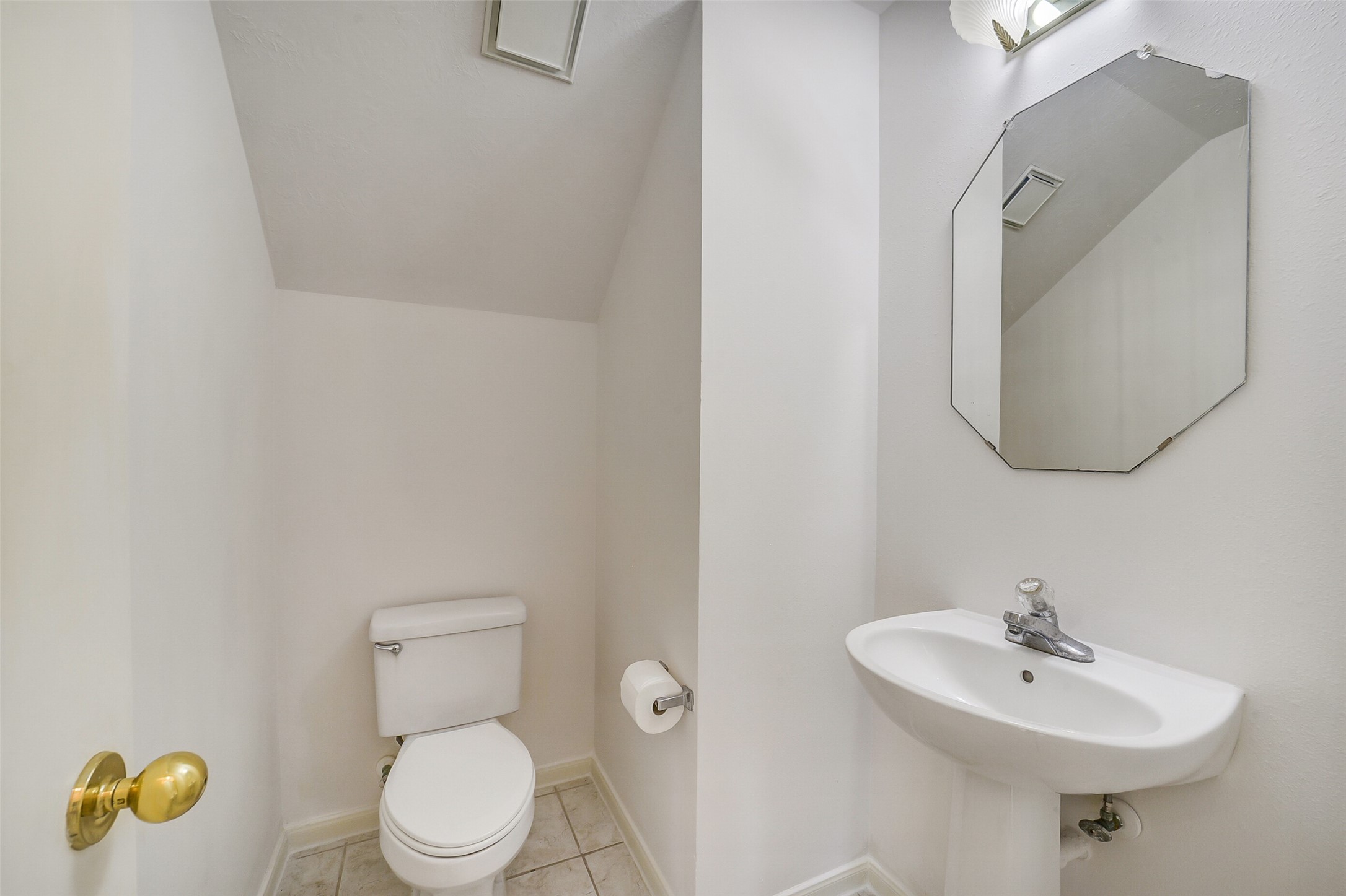 3502 Sweetspire Road Katy, TX 77449 - Photo 18 of 30 A separate, private water closet enhances comfort and privacy, making this bathroom both functional and thoughtfully designed for everyday living.