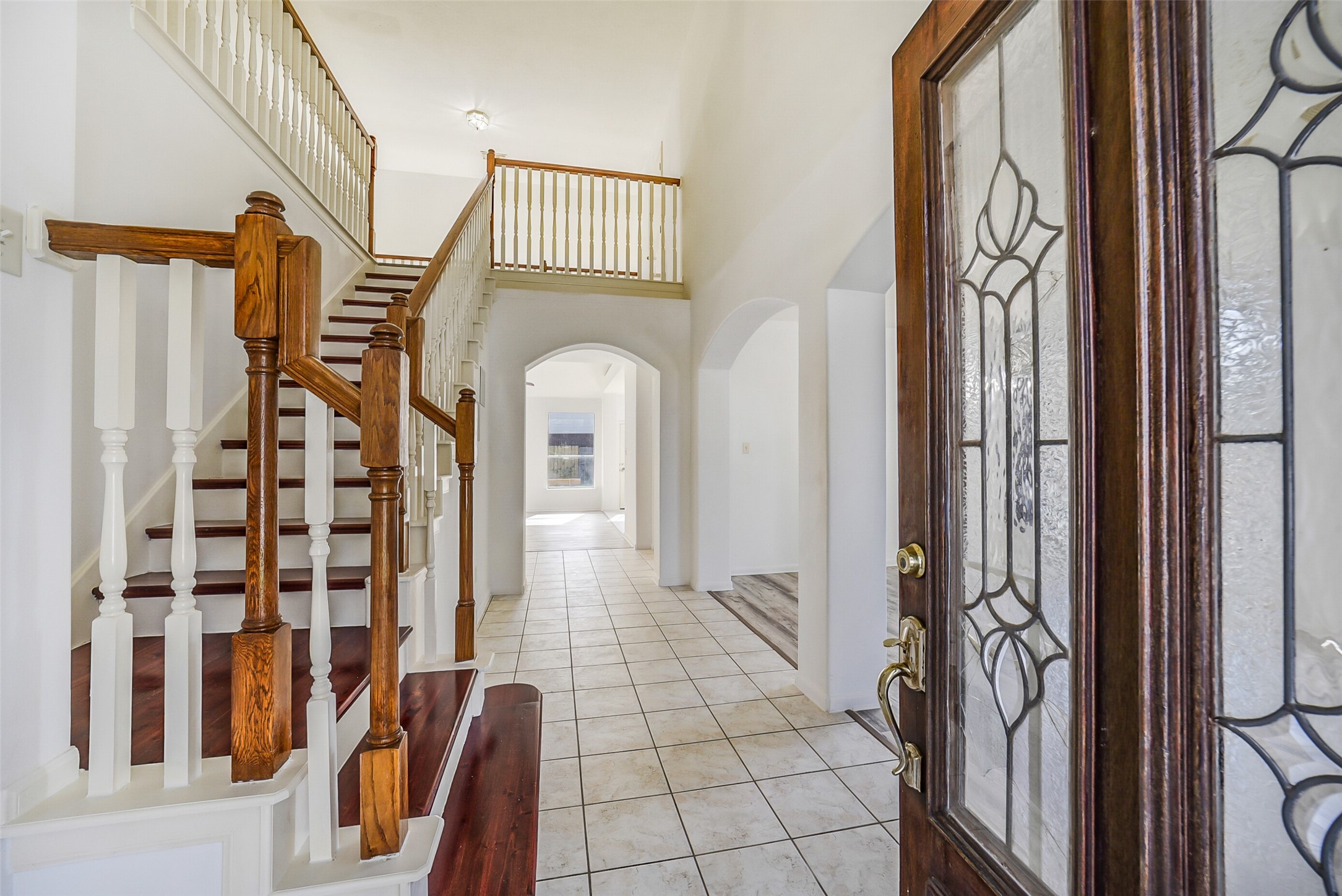3502 Sweetspire Road Katy, TX 77449 - Photo 4 of 30 The airy foyer creates an immediate sense of openness, highlighting the home’s spacious layout and inviting atmosphere.