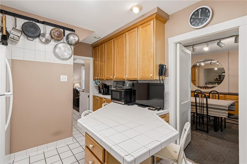6667 Ridgeville Street Pittsburgh, PA 15217 - Photo 16 of 36 Gallery Image 16