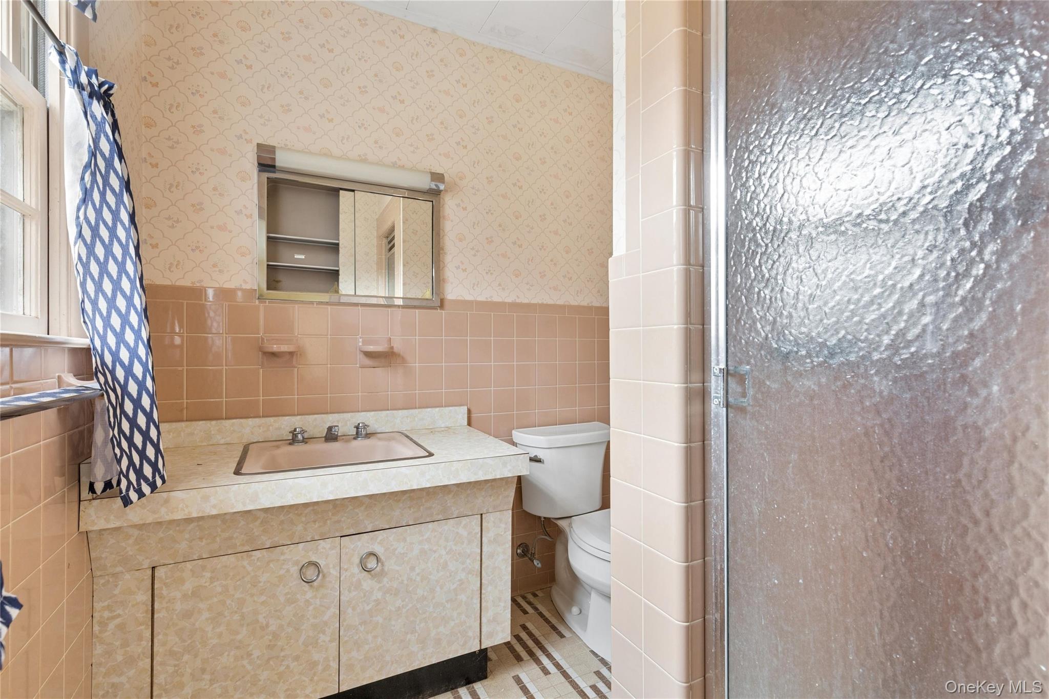 4 East Rampasture Road Hampton Bays, NY 11946 - Photo 13 of 34