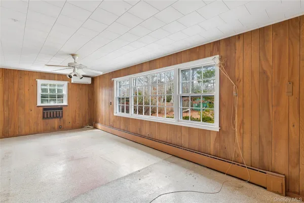 $875,000 | 4 East Rampasture Road, Hampton Bays, NY 11946