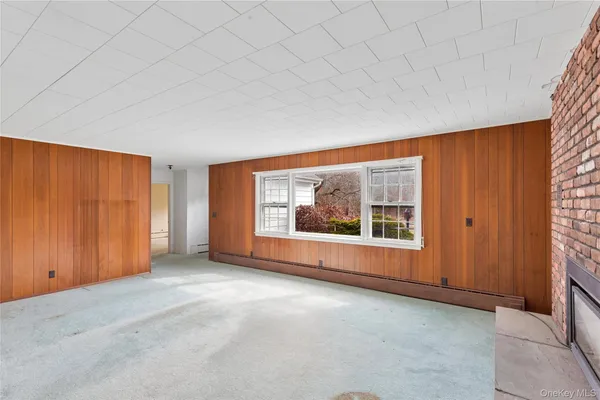 $875,000 | 4 East Rampasture Road, Hampton Bays, NY 11946