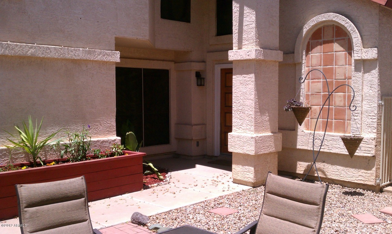 442 East Utopia Road Phoenix, AZ 85024 - Photo 2 of 8 front porch
