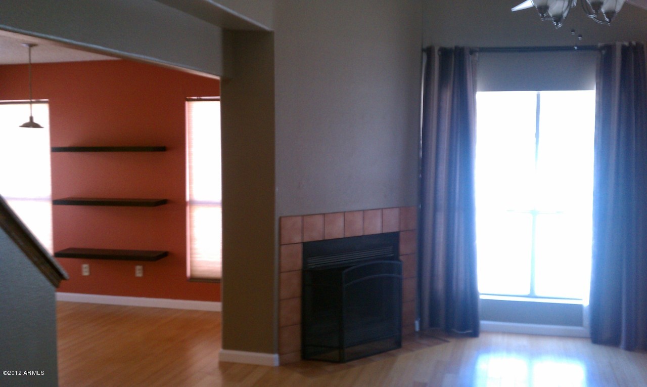 442 East Utopia Road Phoenix, AZ 85024 - Photo 3 of 8 living room