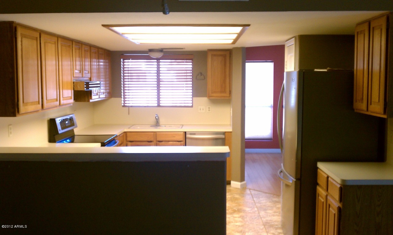 442 East Utopia Road Phoenix, AZ 85024 - Photo 4 of 8 Kitchen