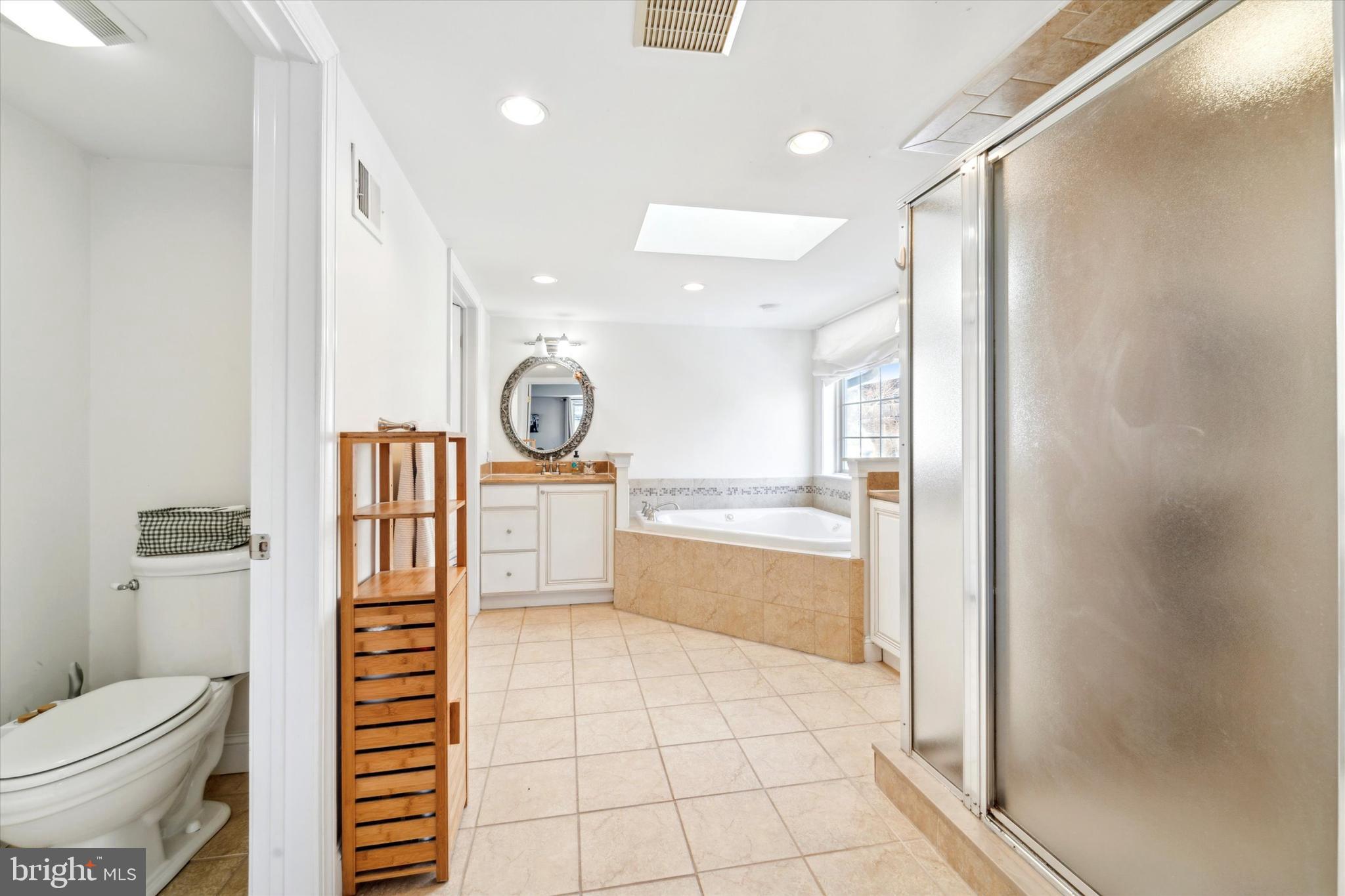 3913 Terrace Street, Unit A Philadelphia, PA 19128 - Photo 28 of 45 Bathroom 2 (Primary on suite)