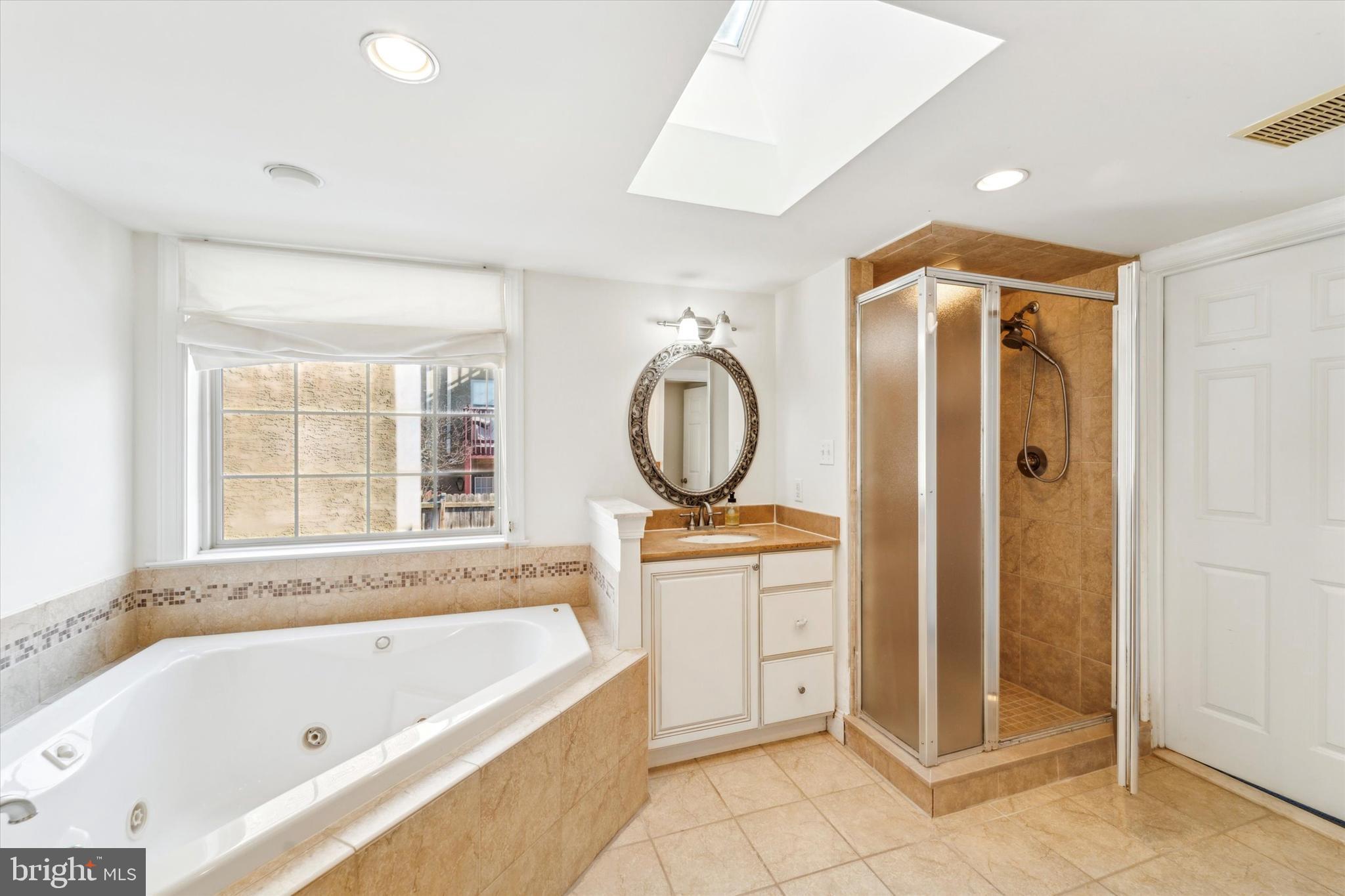 3913 Terrace Street, Unit A Philadelphia, PA 19128 - Photo 30 of 45 Bathroom 2 (Primary on suite)