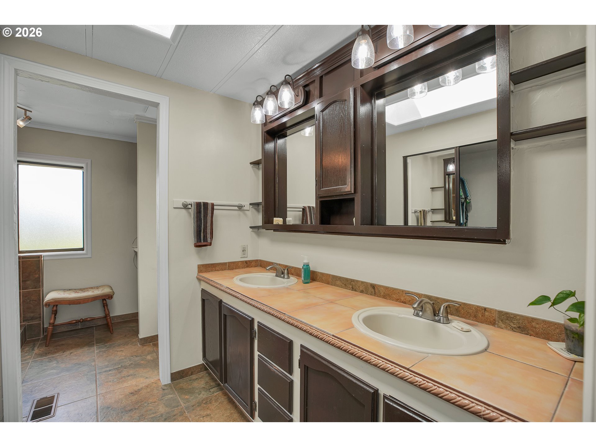 64951 Olson Road Deer Island, OR 97054 - Photo 23 of 46 Owner's Suite Bathroom