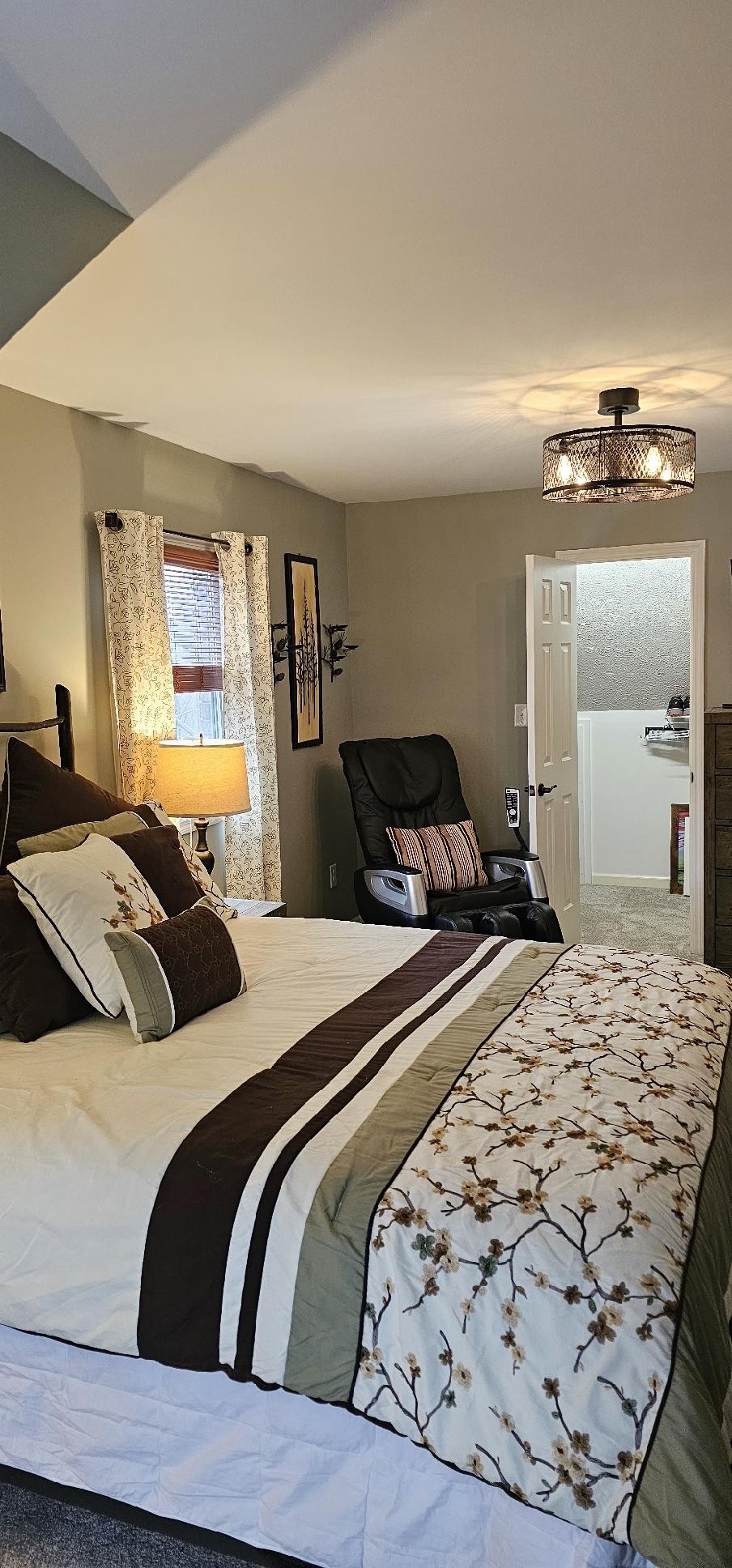 5207 Stacy Springs Road Springfield, TN 37172 - Photo 54 of 98 a bedroom with a bed and lamp