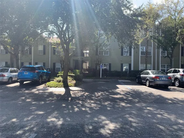 a view of a parking area