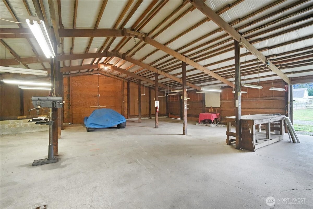 283 Sargent Road Winlock, WA 98596 - Photo 34 of 39 a view of car garage