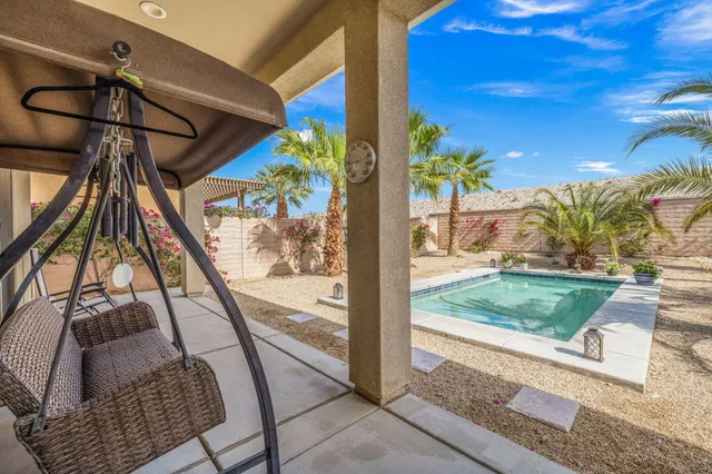 a view of entryway with a rug