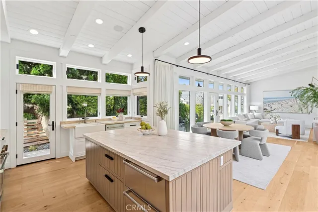 $6,995,000 | 706 Poinsettia Avenue, Corona del Mar, CA 92625