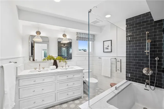 $6,995,000 | 706 Poinsettia Avenue, Corona del Mar, CA 92625