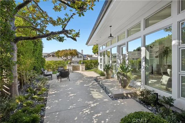 $6,995,000 | 706 Poinsettia Avenue, Corona del Mar, CA 92625