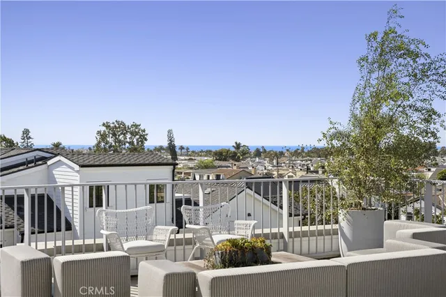 $6,995,000 | 706 Poinsettia Avenue, Corona del Mar, CA 92625