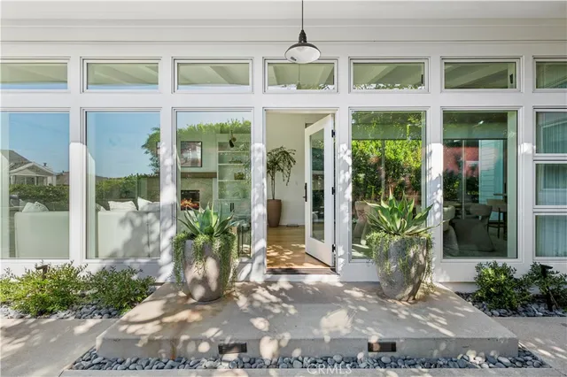 $6,995,000 | 706 Poinsettia Avenue, Corona del Mar, CA 92625