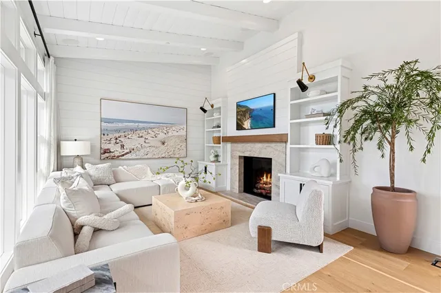 $6,995,000 | 706 Poinsettia Avenue, Corona del Mar, CA 92625