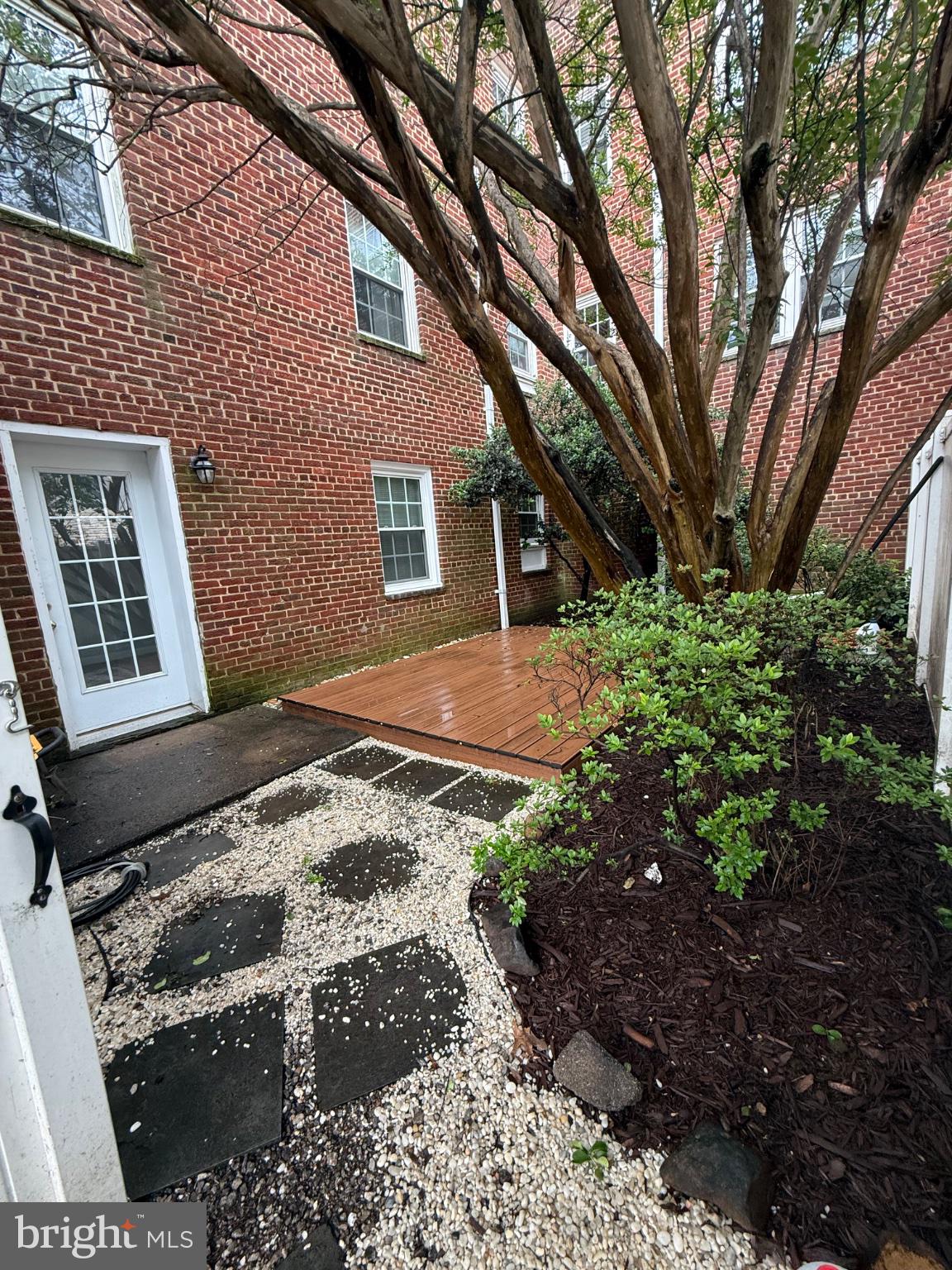 2902 13th Road South, Unit 4021 Arlington, VA 22204 - Photo 12 of 14 Charming outdoor retreat with greenery.