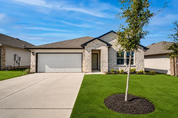$1,940 | 821 Indigo Way, Seguin, TX 78155
