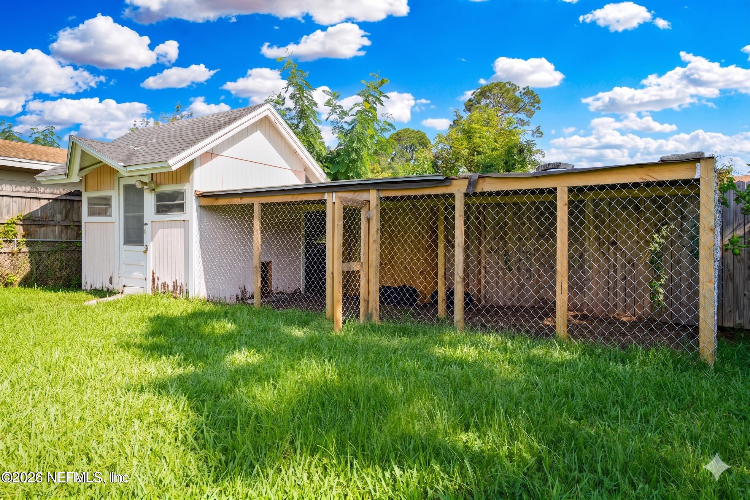 5639 Beney Road Jacksonville, FL 32207 - Photo 9 of 13 Chicken Coop