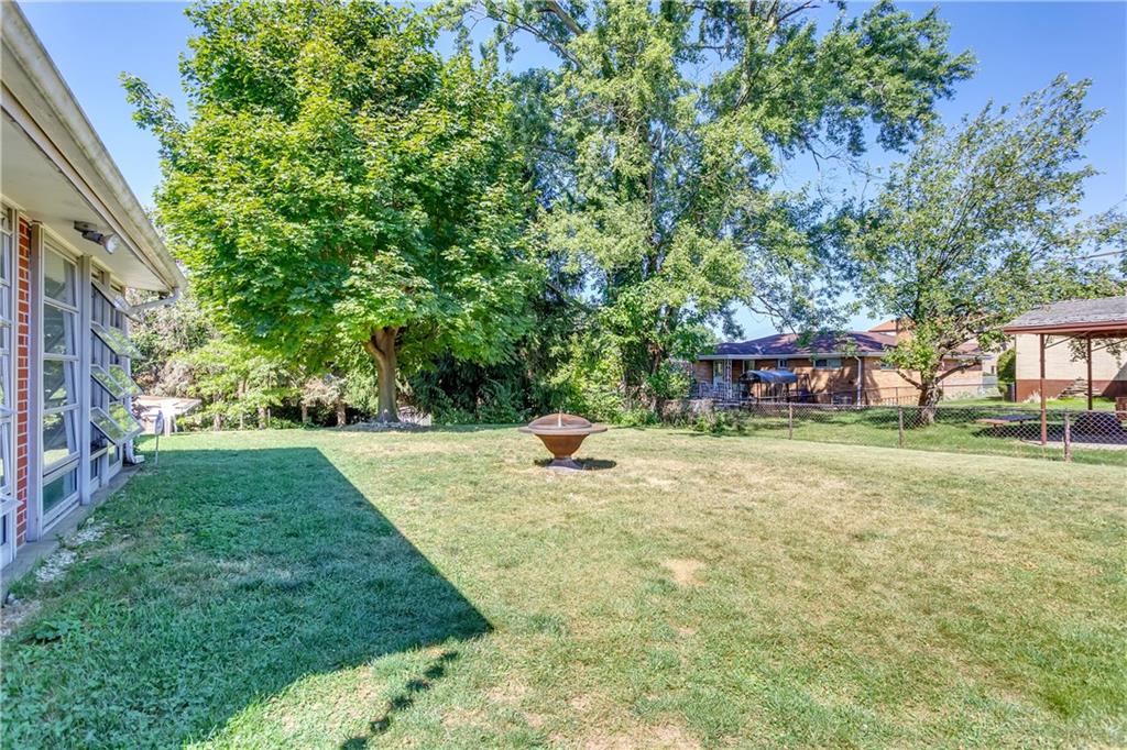 207 Erwin Place McKees Rocks, PA 15136 - Photo 23 of 25 Beautiful level yard.