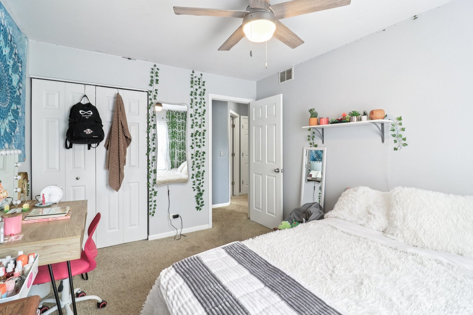 1256 Edgewater Lane Antioch, IL 60002 - Photo 26 of 45 a bedroom with a bed and a chandelier