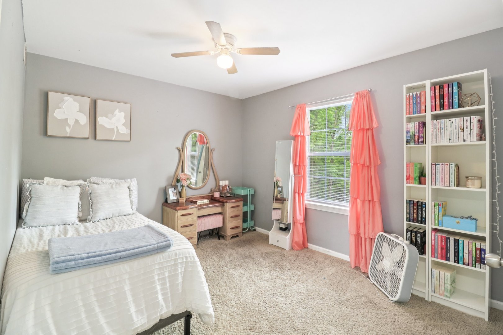 1256 Edgewater Lane Antioch, IL 60002 - Photo 27 of 45 a bedroom with furniture and a book shelf